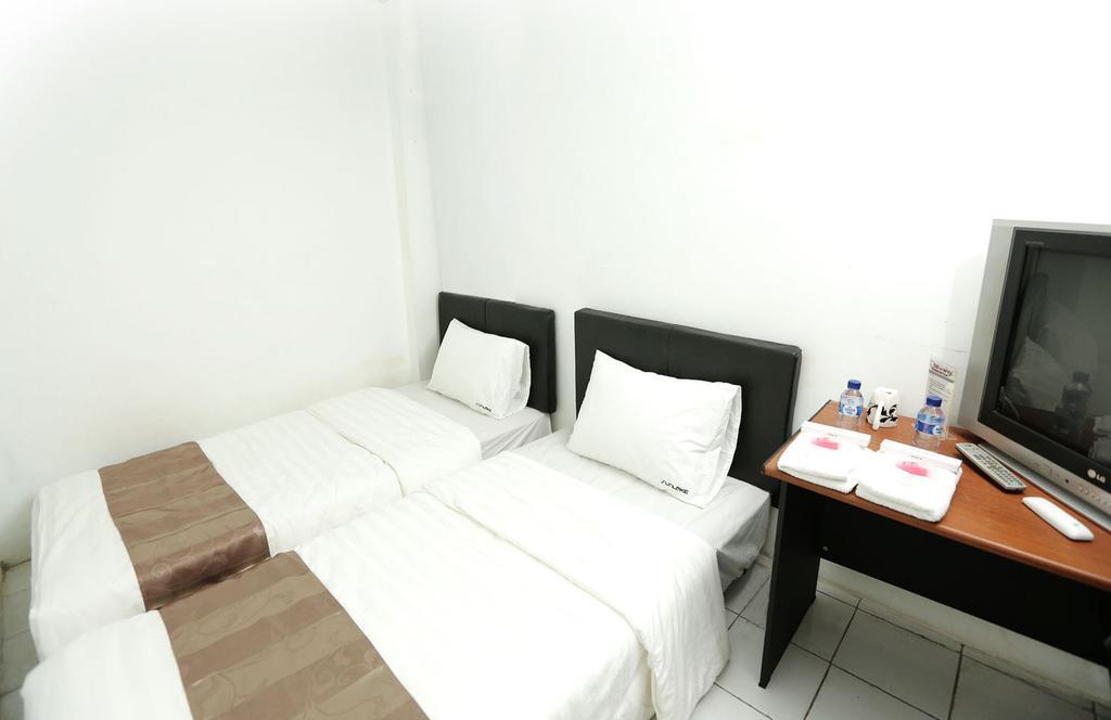 Hotel Ds Colive Siliwangi Semarang Zimmer foto