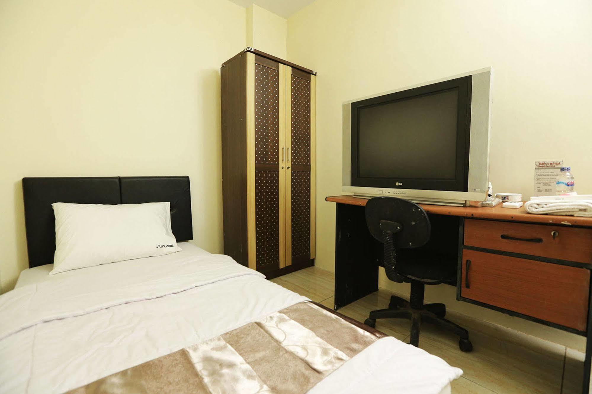 Hotel Ds Colive Siliwangi Semarang Exterior foto